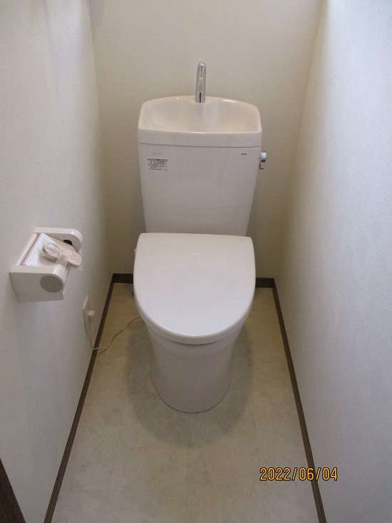 【トイレ】節水型でお掃除のしやすいトイレになりました。